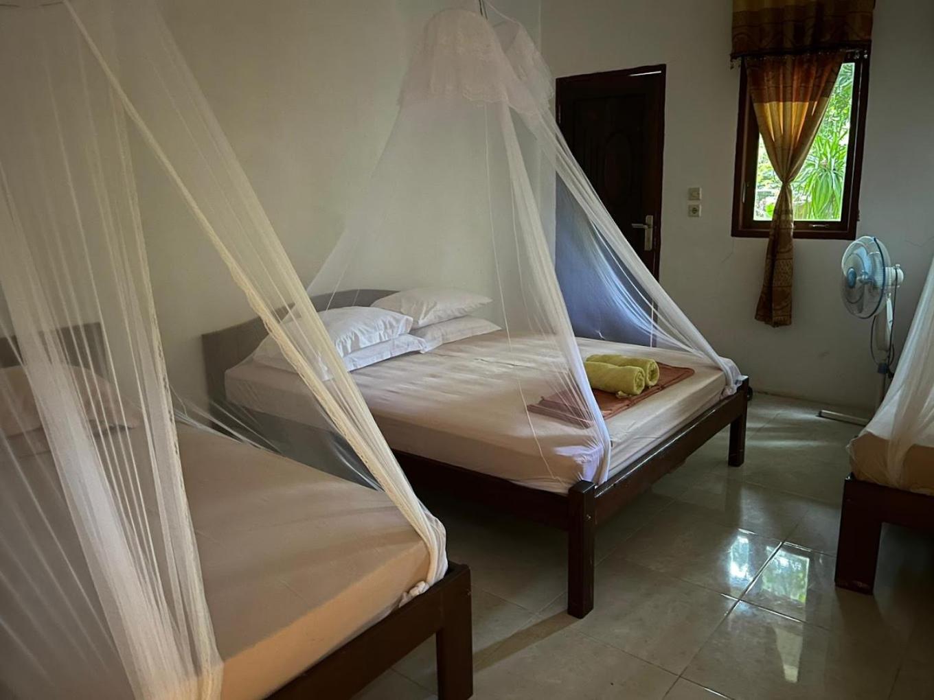 Tangkoko Macaca Hotel Rinondoran Екстериор снимка