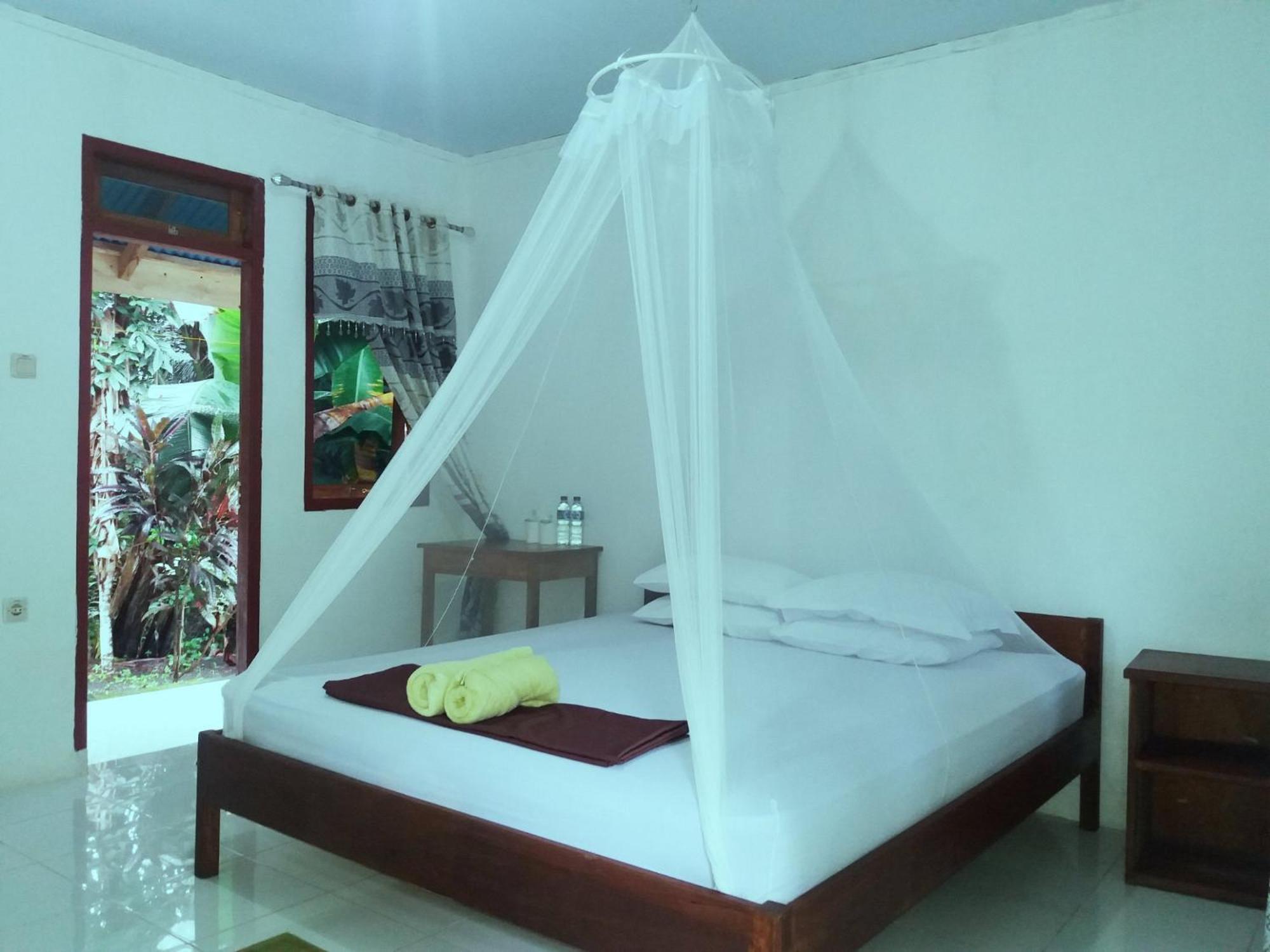 Tangkoko Macaca Hotel Rinondoran Екстериор снимка