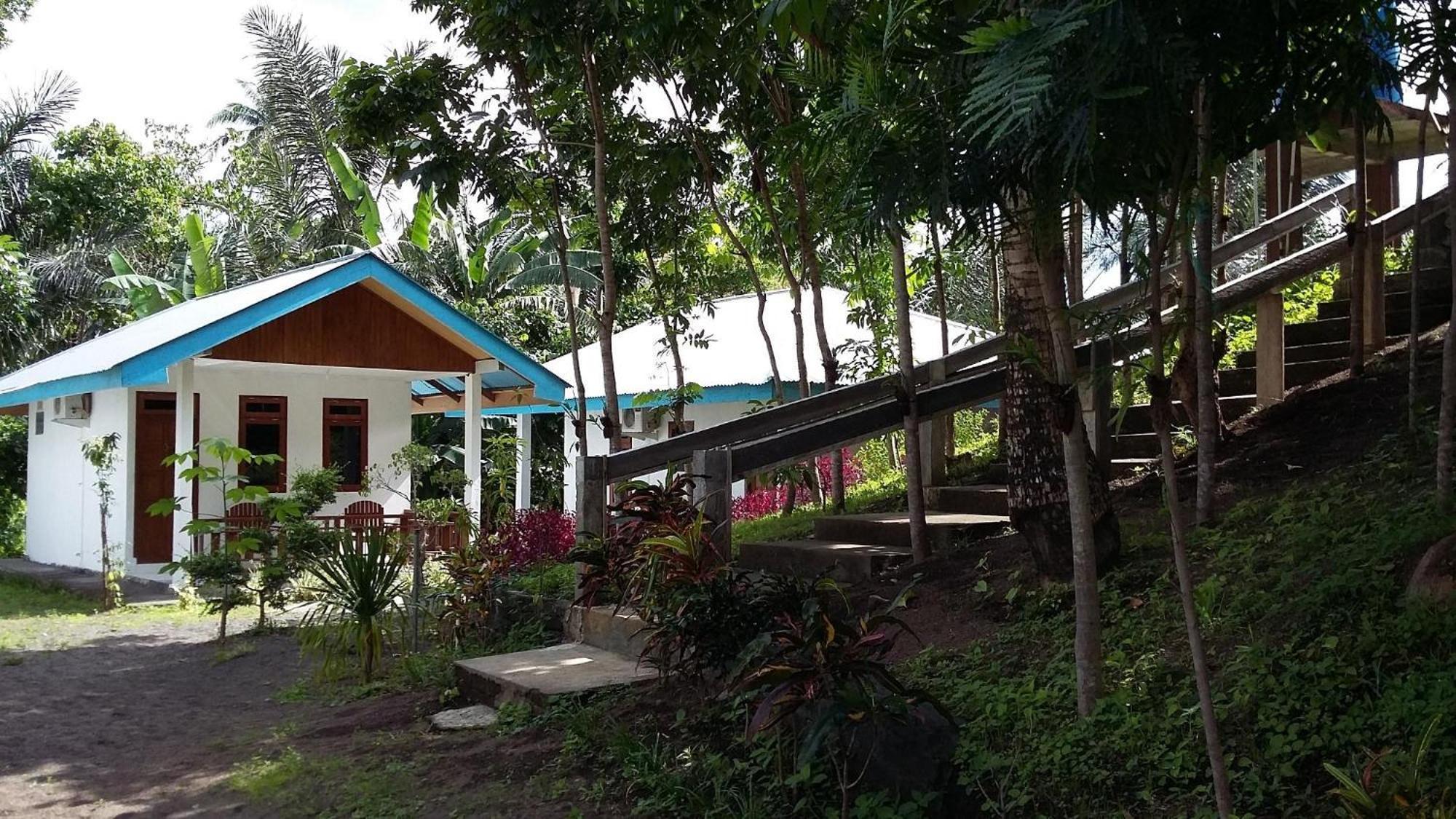 Tangkoko Macaca Hotel Rinondoran Екстериор снимка
