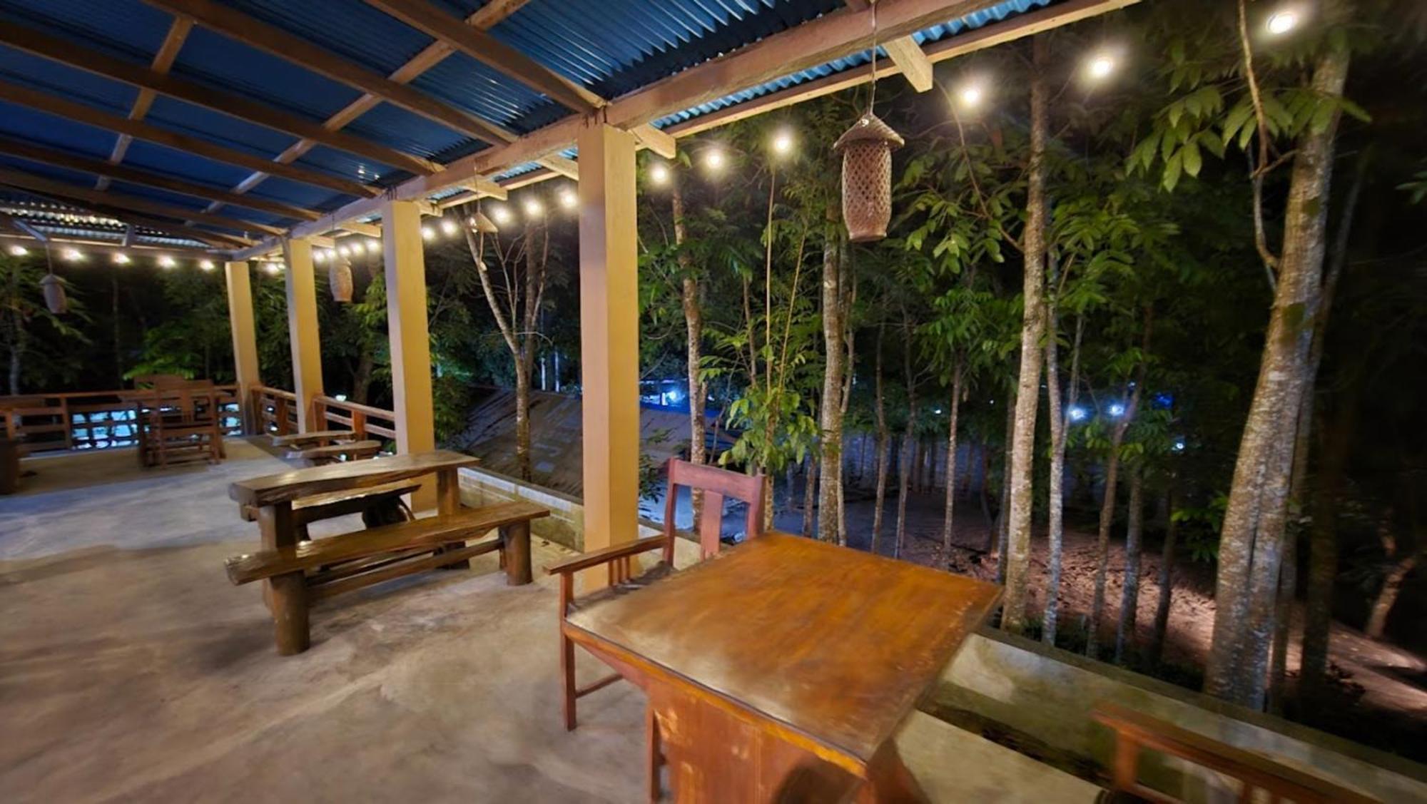 Tangkoko Macaca Hotel Rinondoran Екстериор снимка